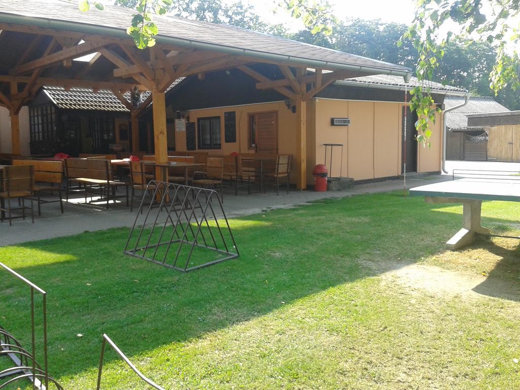 Sportcentrum Dvorak Hluboka nad Vltavou Bagian luar foto